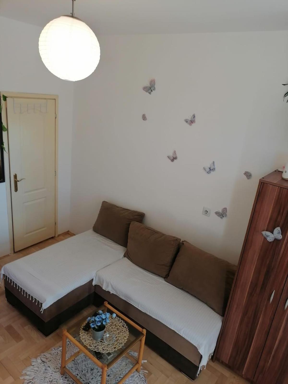 Small Low Cost Studio Βελιγράδι Εξωτερικό φωτογραφία