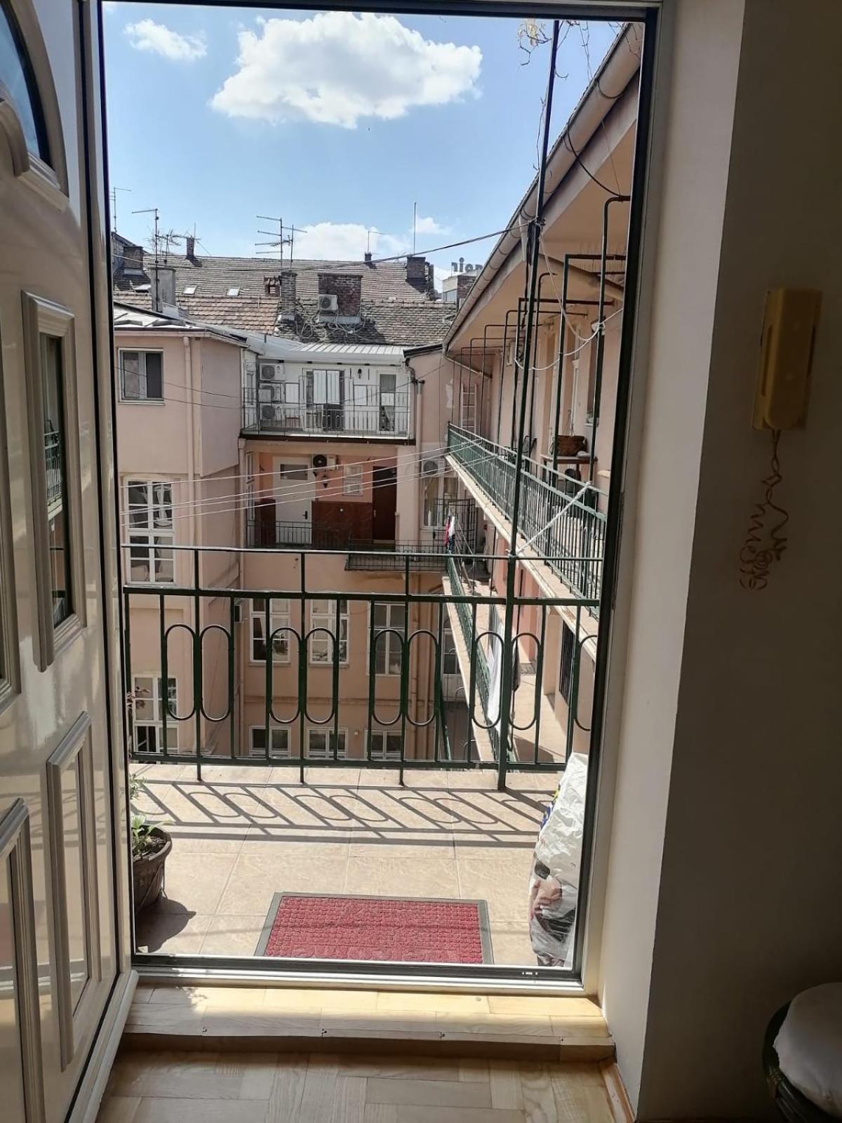 Small Low Cost Studio Βελιγράδι Εξωτερικό φωτογραφία